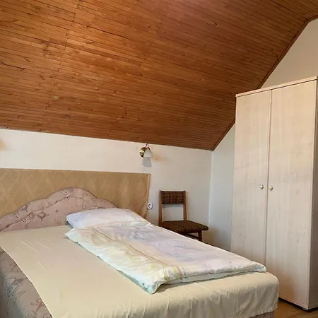 Hutter Vendeghaz Szántód