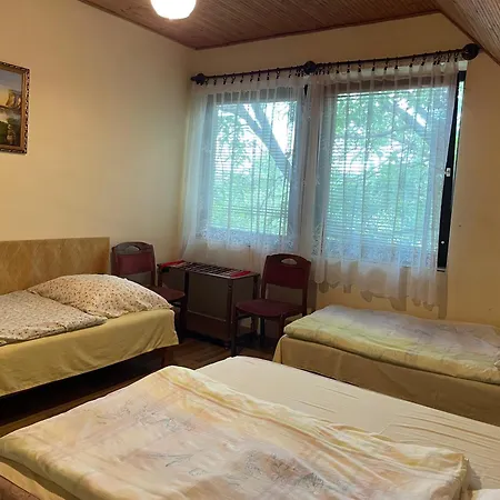 Hutter Vendeghaz 招待所 *