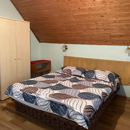 Hutter Vendeghaz * Szántód