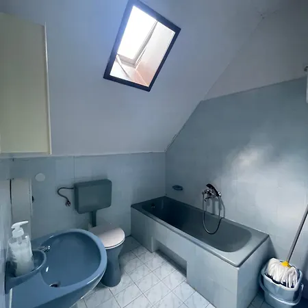 Hutter Vendeghaz 招待所 *