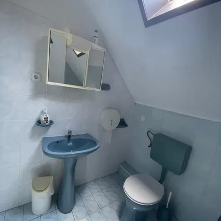 招待所 Hutter Vendeghaz *