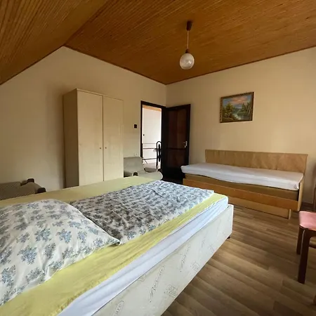 招待所 Hutter Vendeghaz