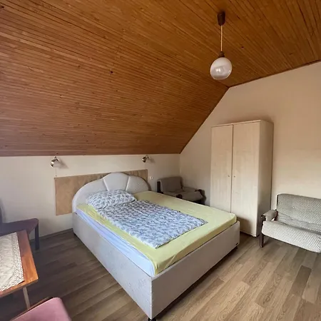 Hutter Vendeghaz 招待所 *