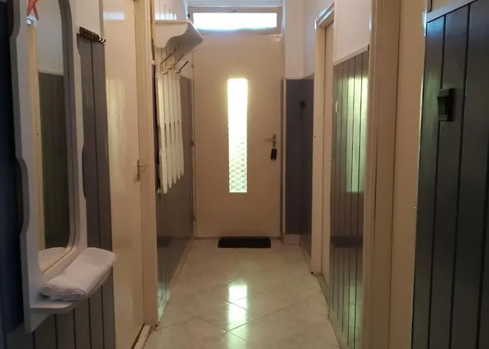 Hutter Vendeghaz Szántód